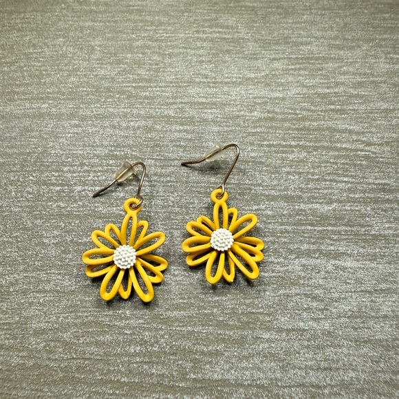 Yellow Daisy Earrings - Picture 1 of 3